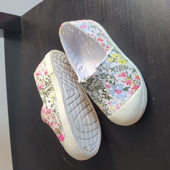 Floral Old navy baby shoes - Picture 2 of 3
